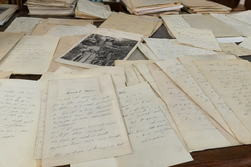 Archiwa i pamięć: kto pisze historię