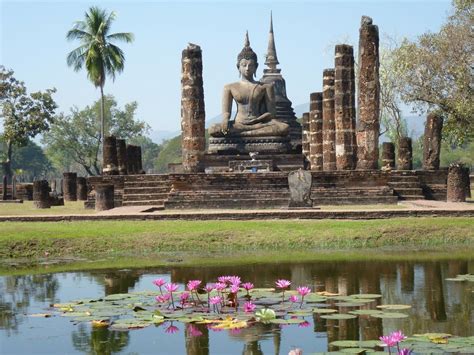 Zdobycie Sukhothai przez Imperium Khmerów: Pamiętnik Zwycięstwa i Kwiat Łez